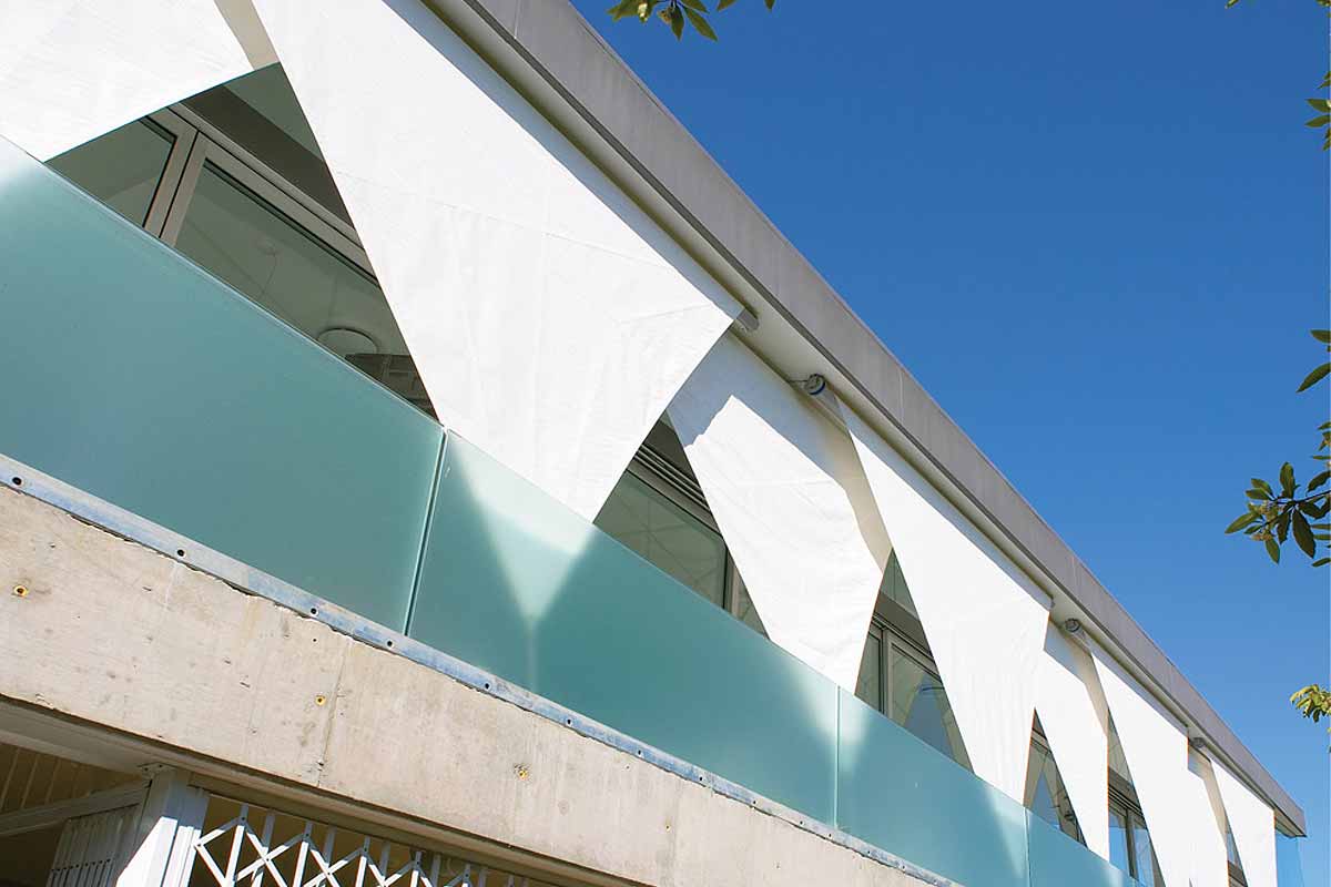 commercial sails retractable