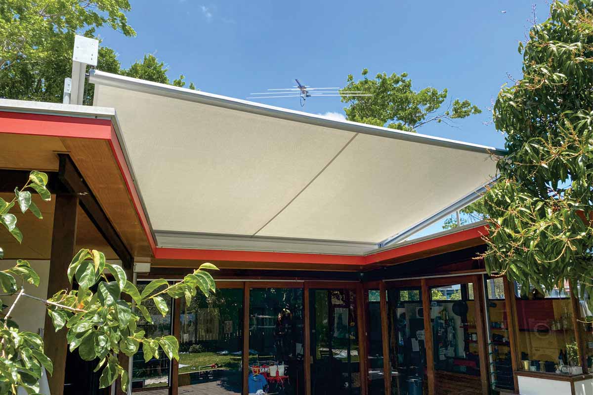 retracting awnings no posts no frame