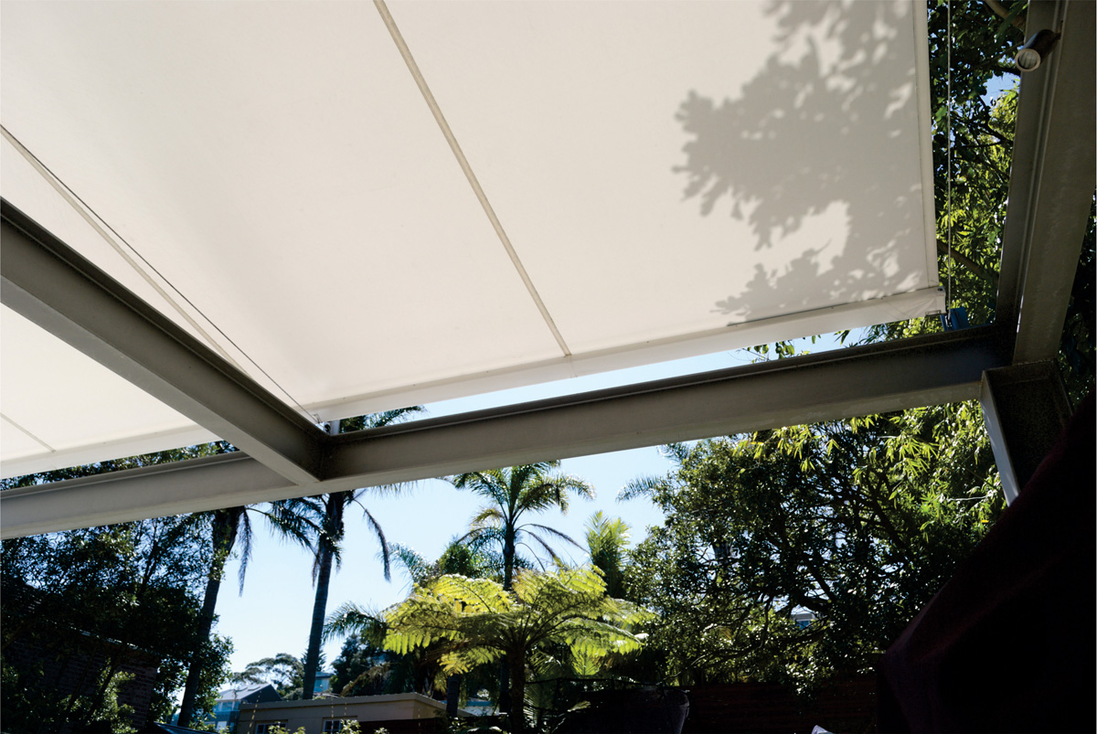 outdoor room retracting awnings