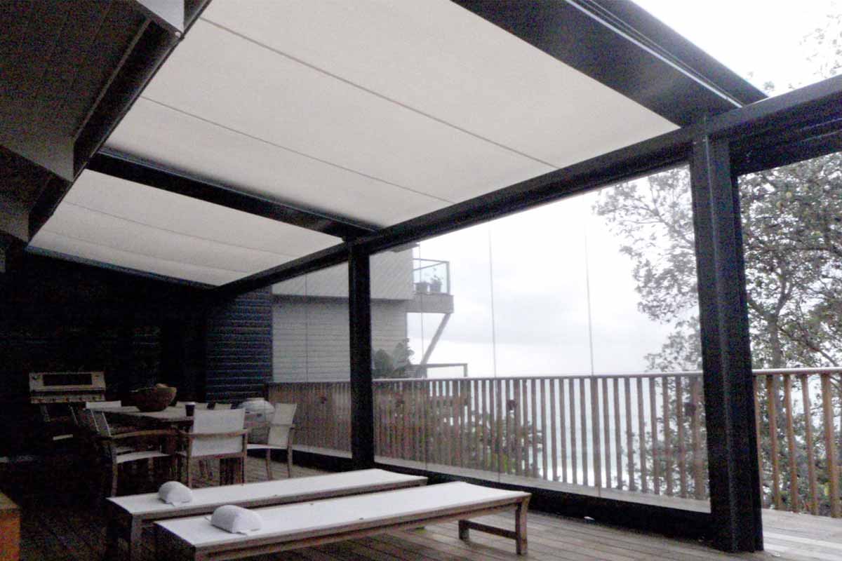 outdoor room retracting awnings