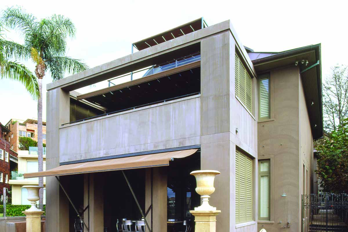 retracting awnings with arms