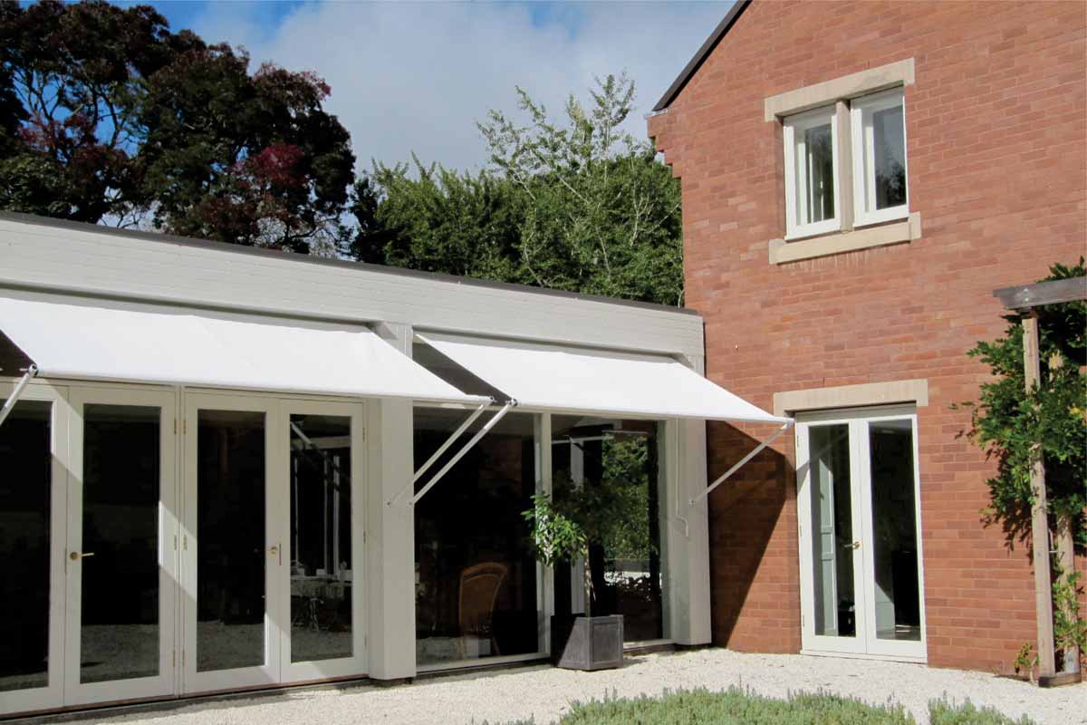 retracting awnings with arms