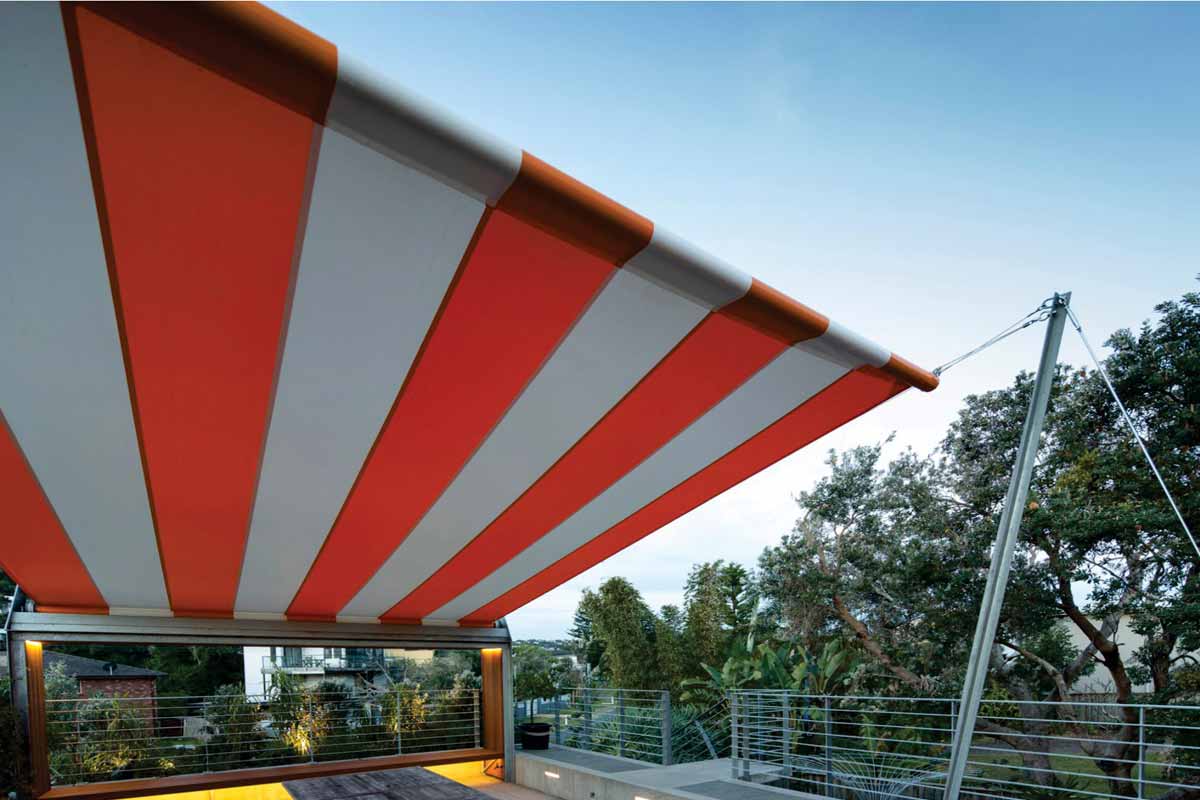 retracting awnings with poles