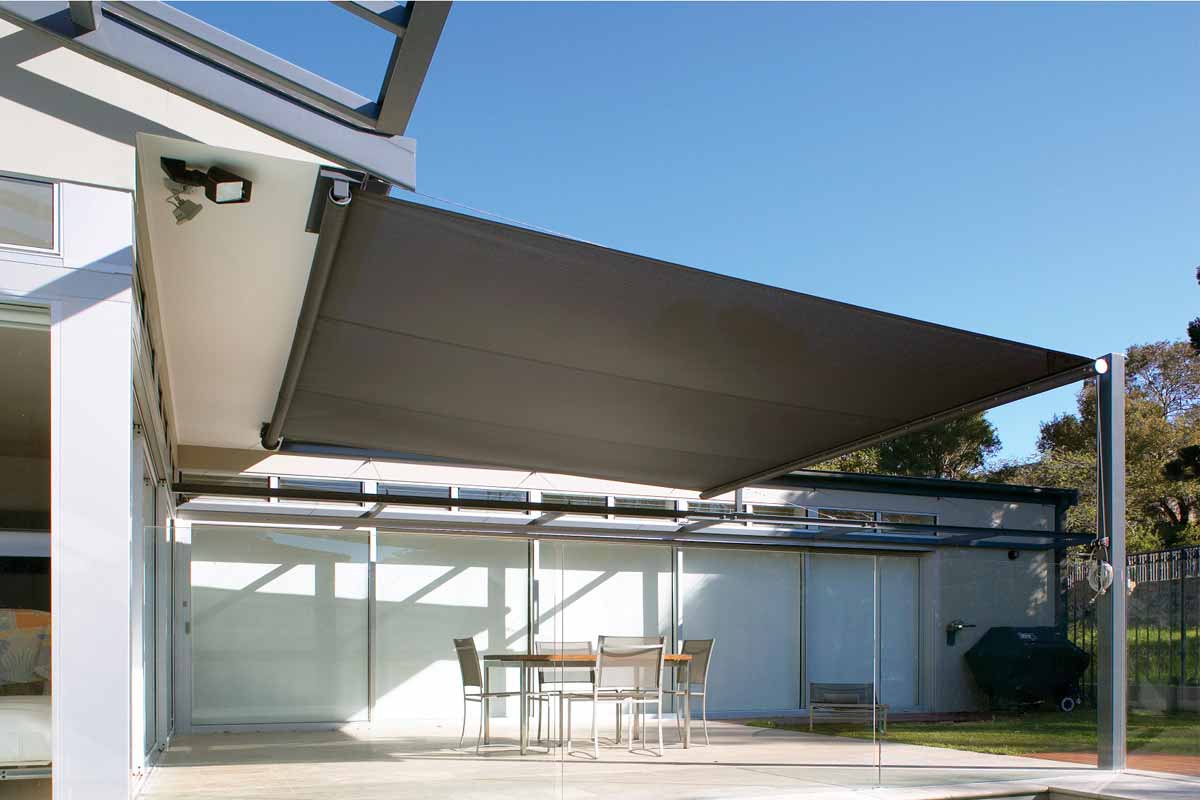 retracting awnings with poles