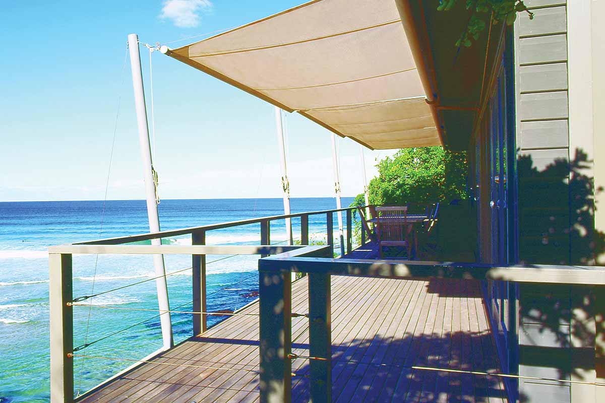 retracting awnings with poles