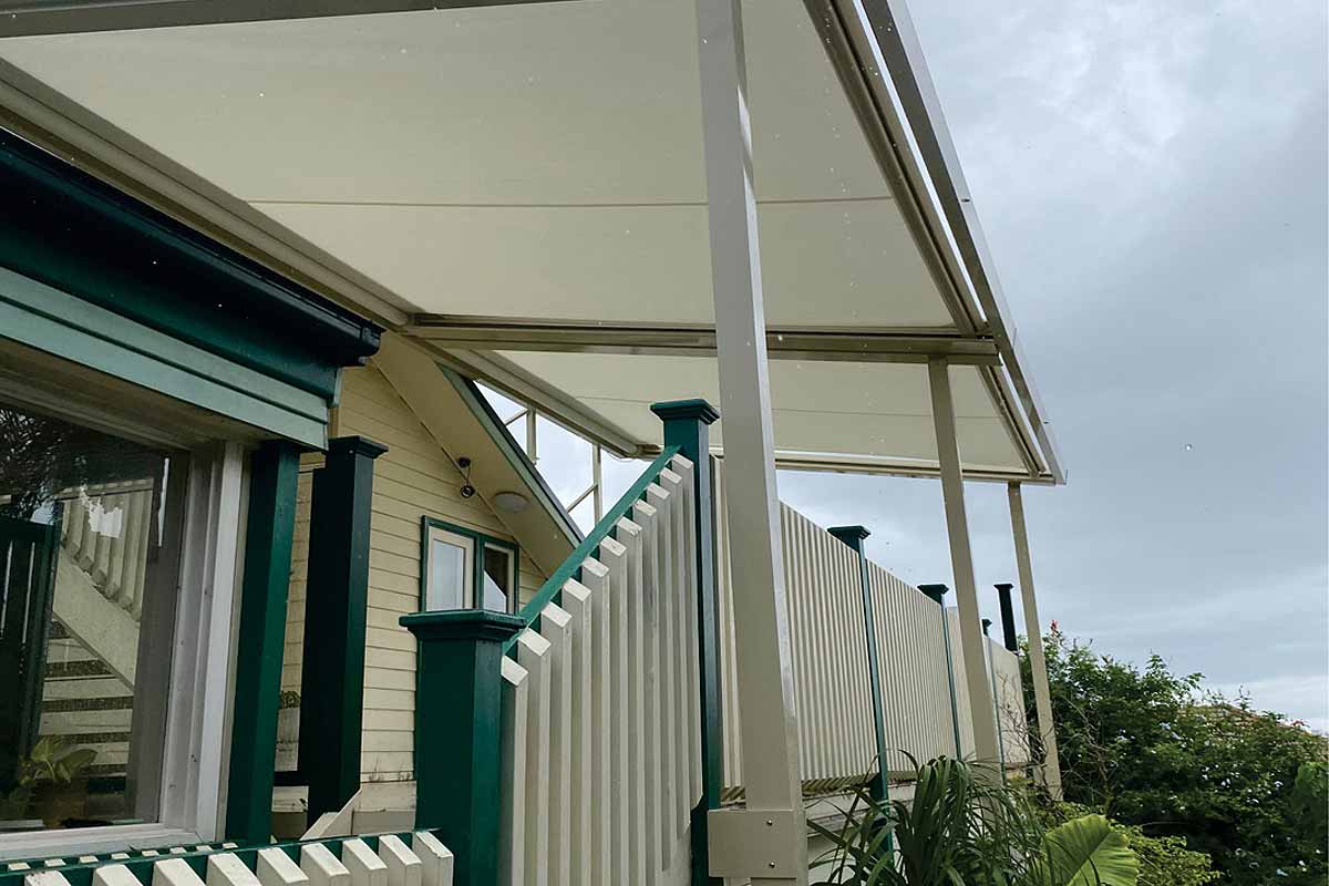 retracting awnings with poles and frame