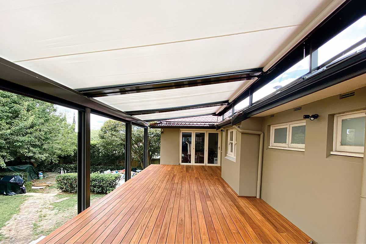retracting awnings with poles and frame