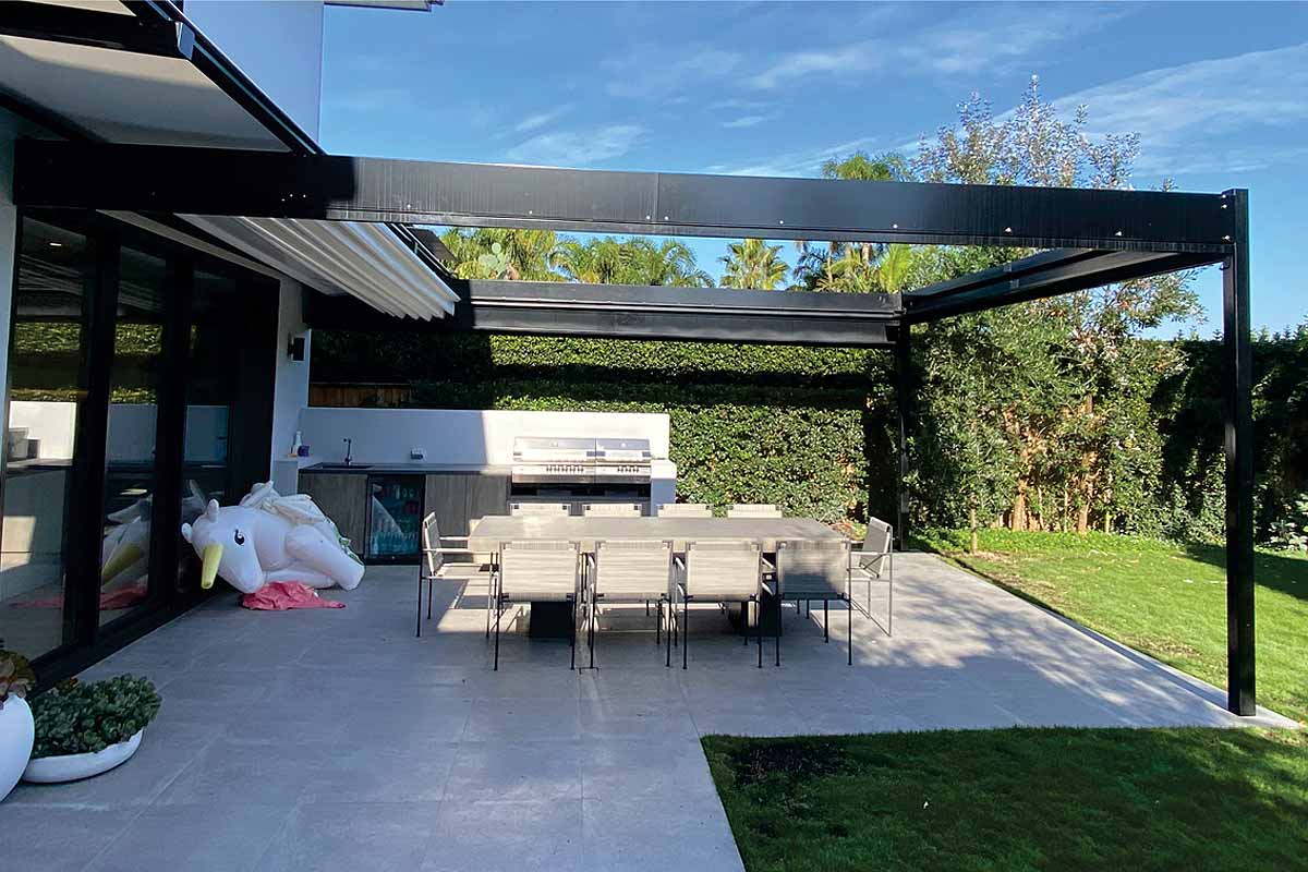 retracting concertina awnings