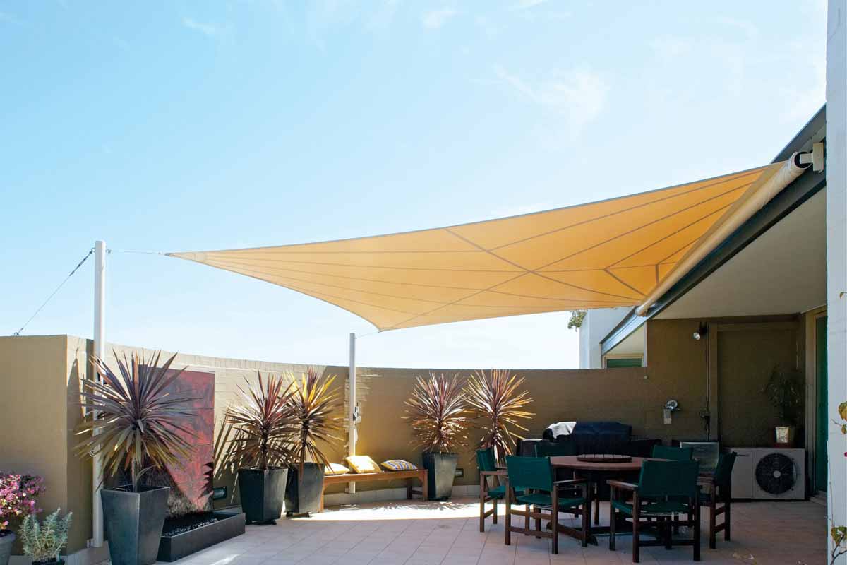 retracting sail four sided