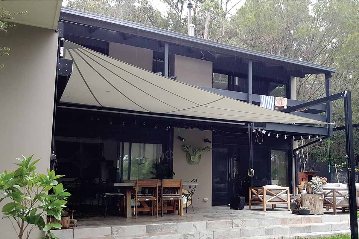 retracting sail four sided