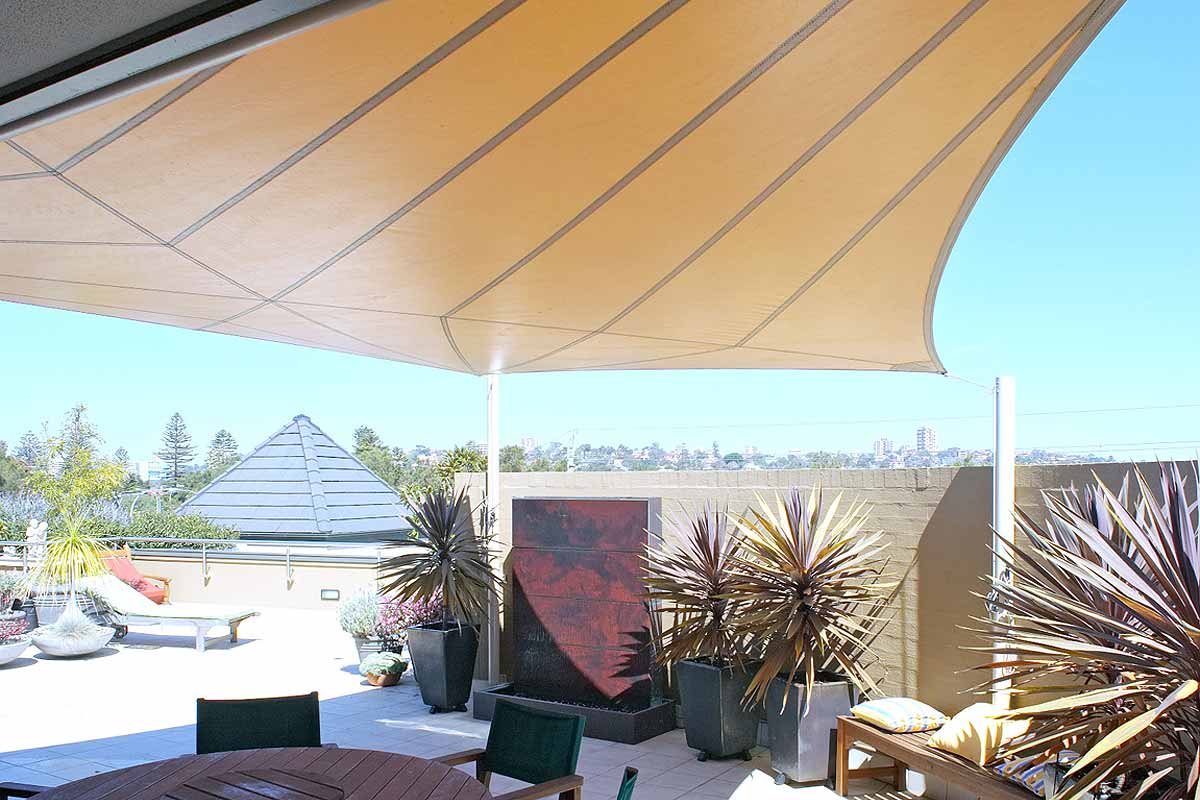 retracting sail four sided