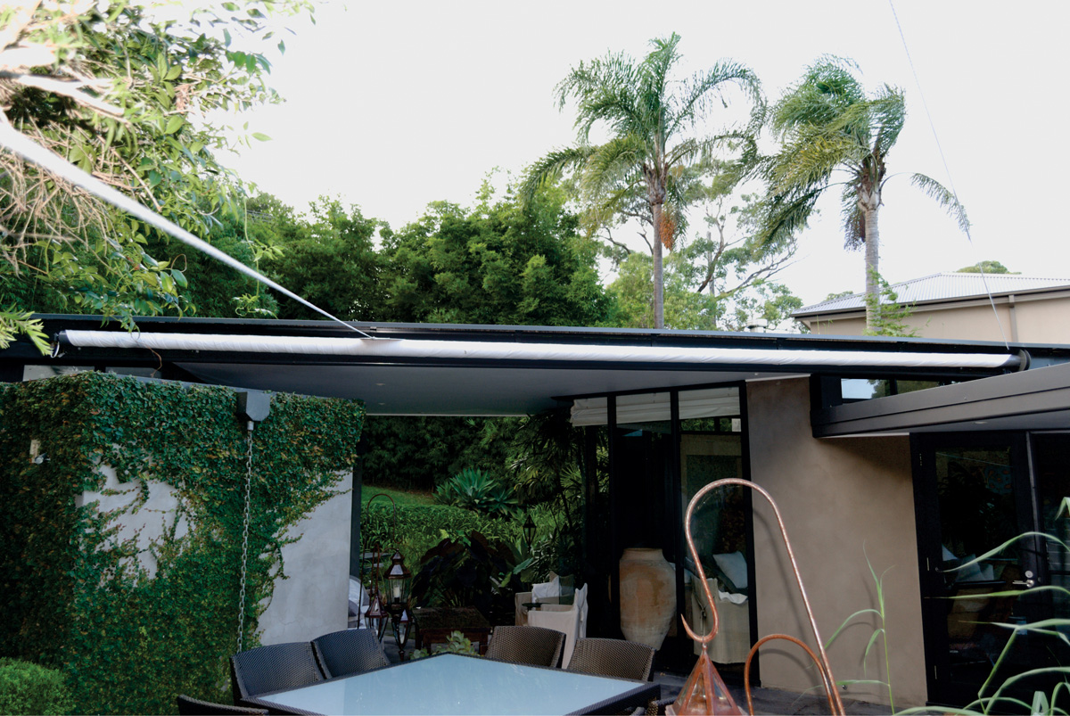 retracting sail three sided